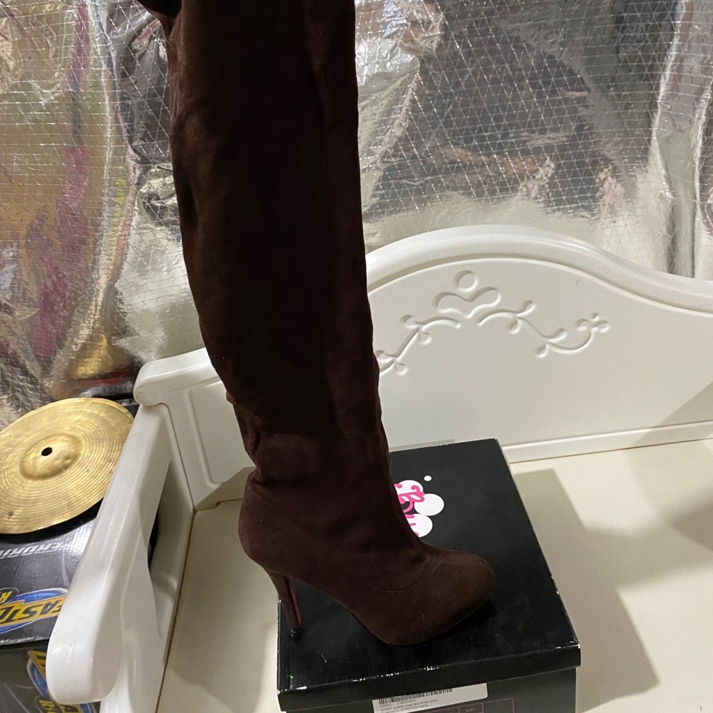 Boots - Picture 3 of 6